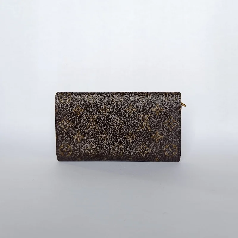 Ladies Louis Vuitton Petite Malle bags with a star - shaped charm for cutenessLouis Vuitton International Long Trifold Wallet Monogram Canvas