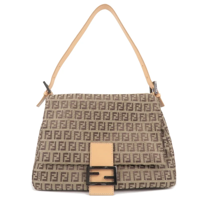 Fendi bags with a touch - screen - friendly pocket for using devices without taking them outFENDI Mamma Baguette Zucchino Leather Shoulder Bag Beige 8BR001