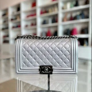 Chanel Luxury Handbag for High - End EventsBoy Old Medium Lambskin Quilted Leboy Silver SHW No 18