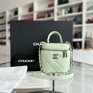 Chanel Handbag with Adjustable Strap for Comfort*Microchip, Brand New* Trendy CC Vanity Small Light Green Lambskin