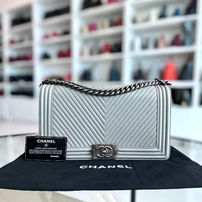 Chanel Lightweight Handbag for Daily ErrandsBoy New Medium 28CM Chevron Smooth Calfskin Gray Leboy RSHW No 20