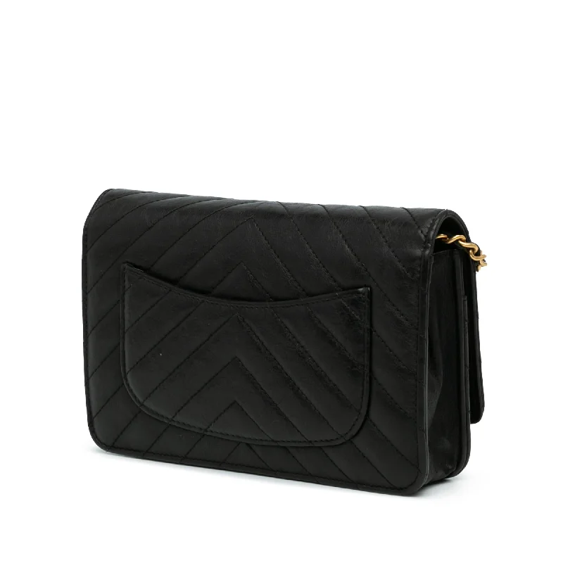 Chanel Limited Edition Handbag for CollectorsChanel CC Chevron Lambskin Wallet On Chain (68tvq5)