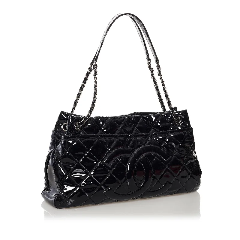 Chanel Luxury Handbag for High - End EventsChanel CC Matelasse Patent Leather Shoulder Bag (3SUgOV)