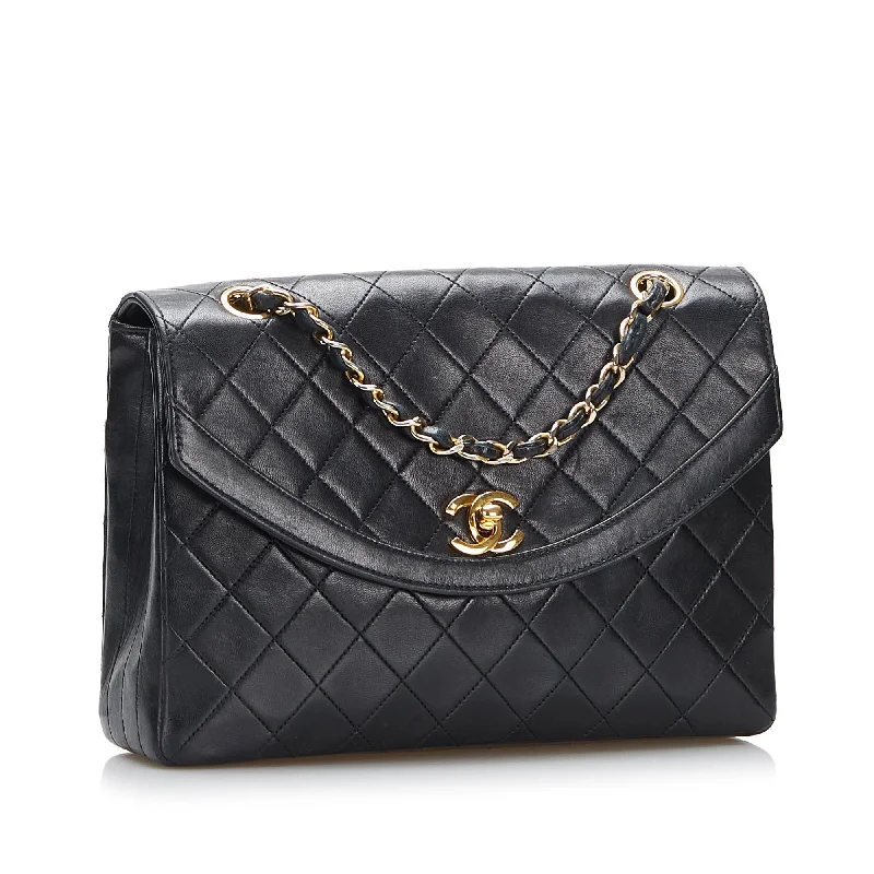 Chanel Lightweight Handbag for Daily ErrandsChanel CC Matelasse Shoulder Bag (kl8DIA)