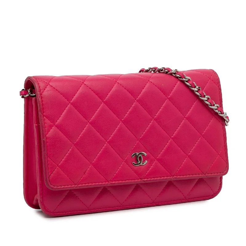 Chanel Quilted Leather Shoulder Bag for FashionistasChanel Classic Lambskin Wallet on Chain (Dokr1S)