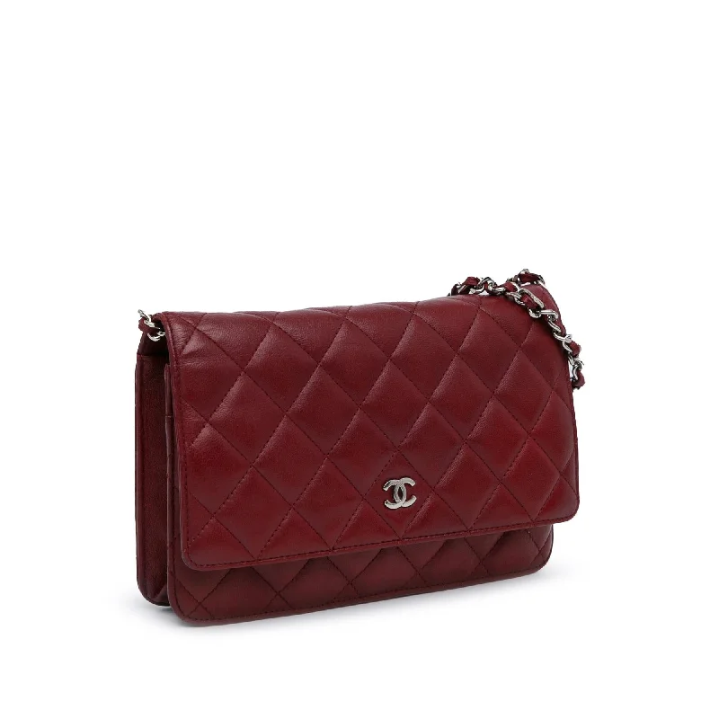 Chanel Lightweight Handbag for Daily ErrandsChanel Classic Lambskin Wallet on Chain (WFpLmz)